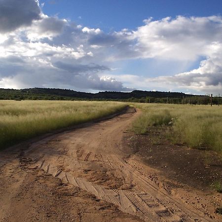 Villa Sasa Safari Camp & Tours Outjo Esterno foto